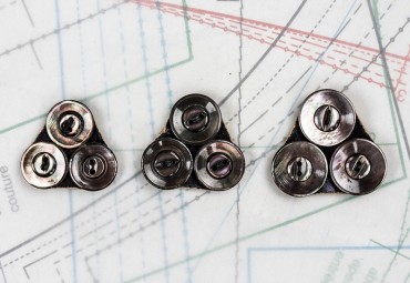 bouton en nacre, 1 plaque 3 boutons