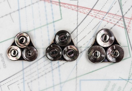 bouton en nacre, 1 plaque 3 boutons