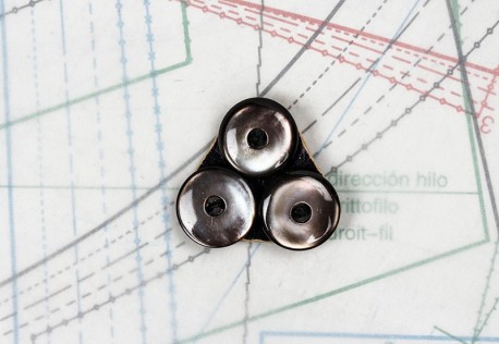 bouton en nacre, 1 plaque 3 boutons
