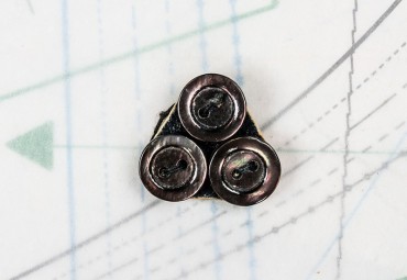 bouton en nacre, 1 plaque 3 boutons