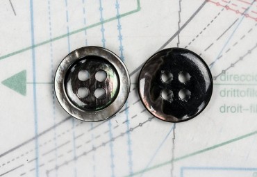 bouton en nacre, 1 lot 4 pièces