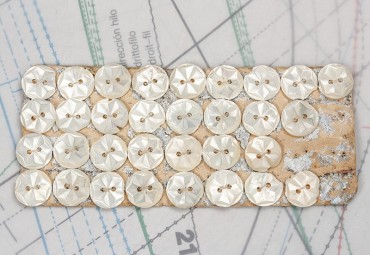 bouton en nacre, 1 plaque 32 boutons