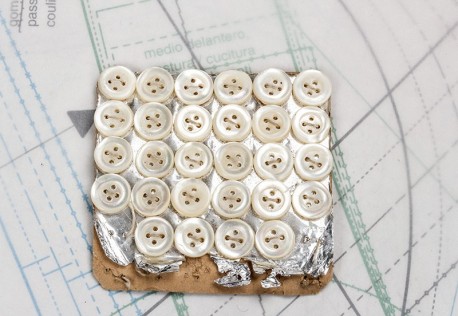 bouton en nacre, 1 plaque 28 boutons