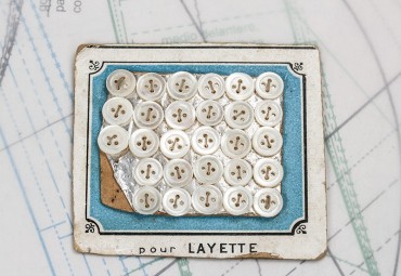 bouton en nacre, 1 plaque 33 boutons