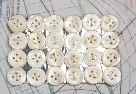 bouton en nacre, 1 plaque 24 boutons
