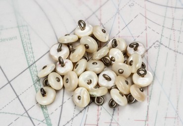 bouton en nacre, 1 lot 8 pièces