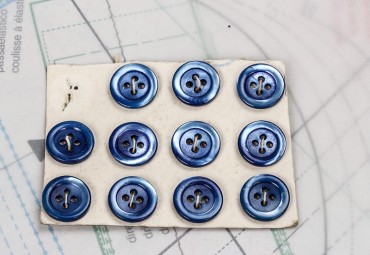 bouton en nacre, 1 plaque 11 boutons