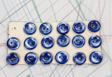 bouton en nacre, 1 plaque 17 boutons