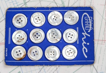 bouton en nacre, 1 plaque 12 boutons