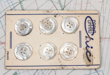 bouton en nacre, 1 plaque 6 boutons