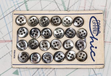 bouton en nacre, 1 plaque 24 boutons