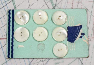 bouton en nacre, 1 plaque 7 boutons