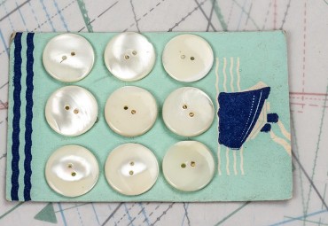 bouton en nacre, 2 plaques 9 boutons