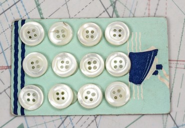 bouton en nacre, 1 plaque 11 boutons