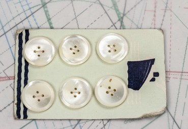 bouton en nacre, 1 plaque 6 boutons