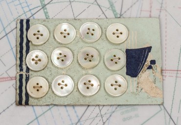 bouton en nacre, 1 plaque 12 boutons