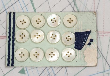 bouton en nacre, 1 plaque 12 boutons