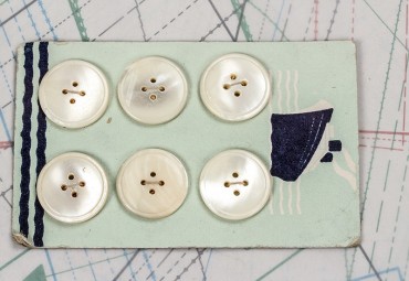 bouton en nacre, 1 plaque 6 boutons