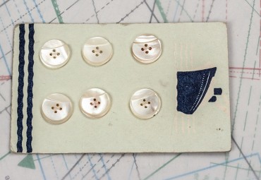 bouton en nacre, 1 plaque 6 boutons