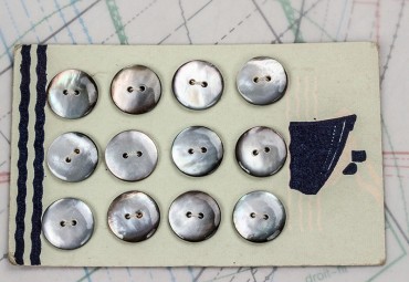 bouton en nacre, 1 plaque 12 boutons