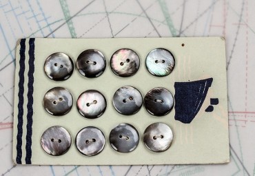 bouton en nacre, 1 plaque 12 boutons
