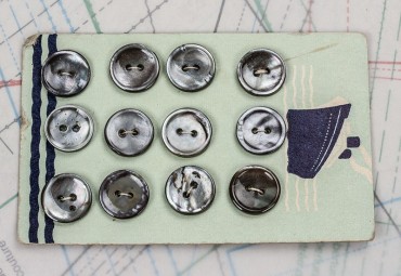 bouton en nacre, 1 plaque 12 boutons