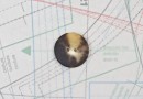 bouton en corne marron et blonde, 2 trous