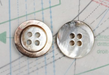 bouton en nacre, 1 lot 4 pièces