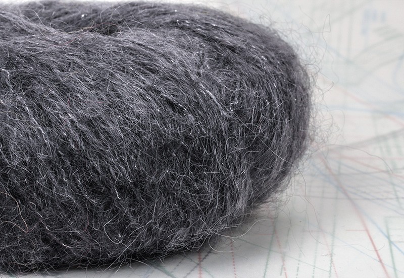 fil à tricoter en fibres de chèvre mohair, mouton et Polyamide Lurex®
