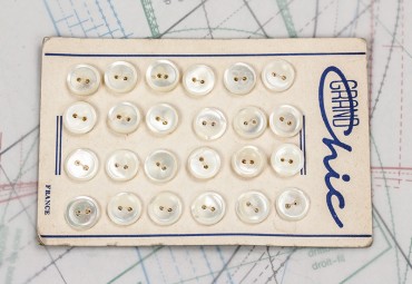 bouton en nacre, 1 plaque 24 boutons