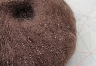 fil à tricoter en fibres de chèvre mohair, mouton et Polyamide Lurex®