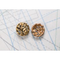 Bouton en métal doré estampé boucle oméga