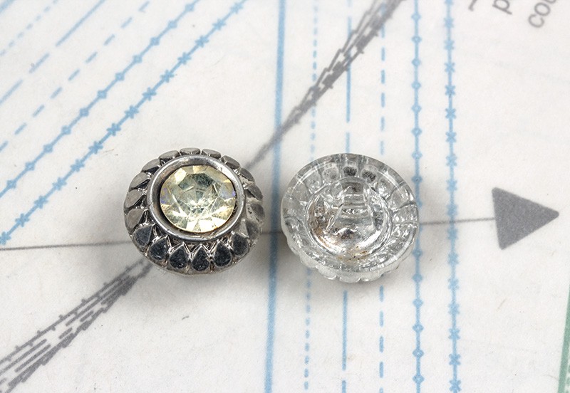 Bouton Ancien En Verre - Mercerie Vintage, Modèle (3250), Occasion