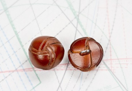 bouton en cuir