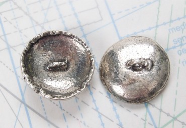 Bouton en métal argenté boucle en U moulée