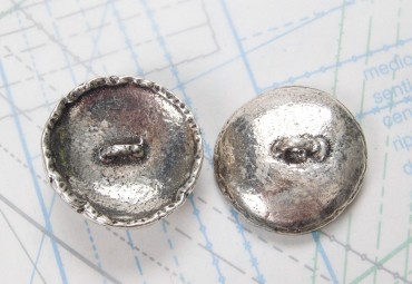 Bouton en métal argenté boucle en U moulée