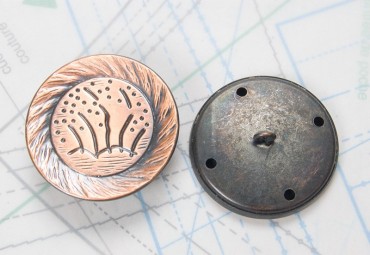 Bouton en métal cuivré orangé estampé boucle en U soudée