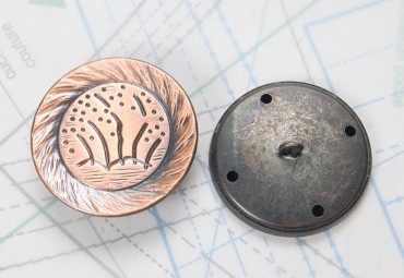 Bouton en métal cuivré orangé estampé boucle en U soudée
