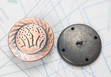Bouton en métal cuivré orangé estampé boucle en U soudée