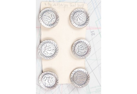 Bouton en métal argenté noirci estampé boucle en U soudée 1 plaque de 6 boutons