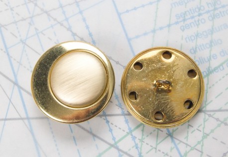 Bouton en métal doré estampé boucle oméga