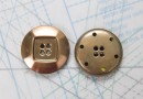 Bouton en métal cuivré brossé estampé 4 trous