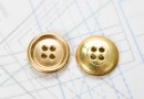Bouton en métal doré brillant estampé 4 trous