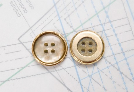Bouton en métal doré estampé 4 trous