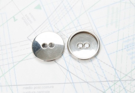 Bouton en métal argenté brillant estampé 2 trous