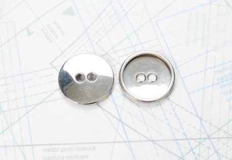 Bouton en métal argenté brillant estampé 2 trous