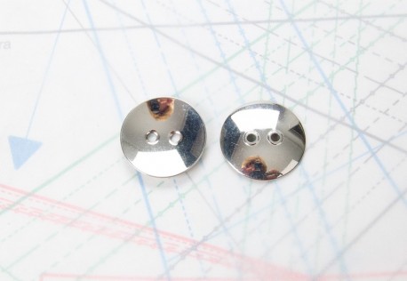 Bouton en métal argenté brilllant estampé 2 trous