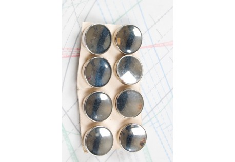 Bouton en métal argenté estampé boucle oméga 1 plaque de 8 boutons