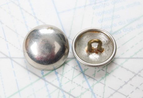 Bouton en métal argenté estampé boucle en U soudée
