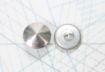 Bouton en métal argenté estampé boucle oméga